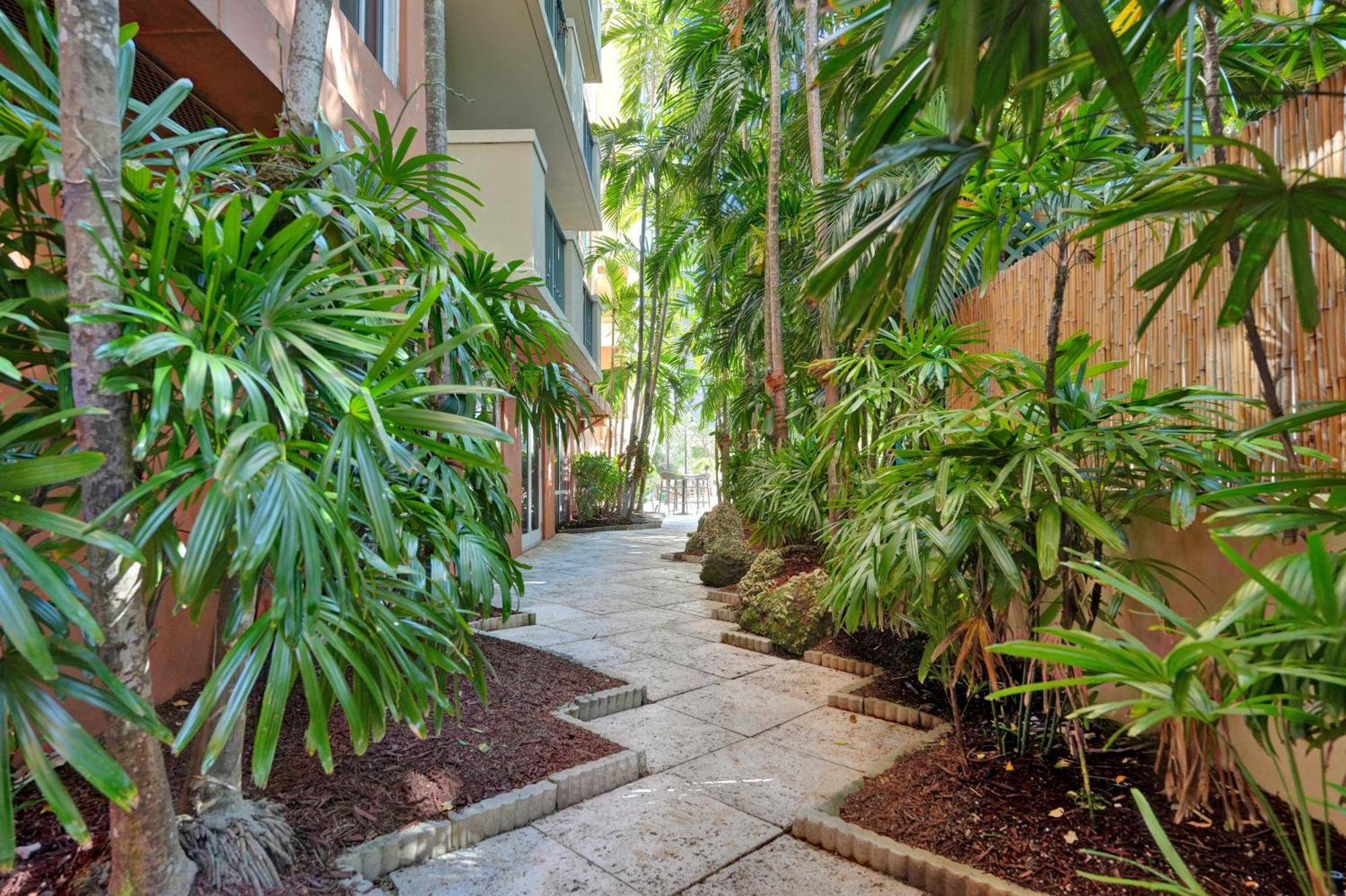 Serene Cozy Retreat With Balcony Free Parking Aparthotel