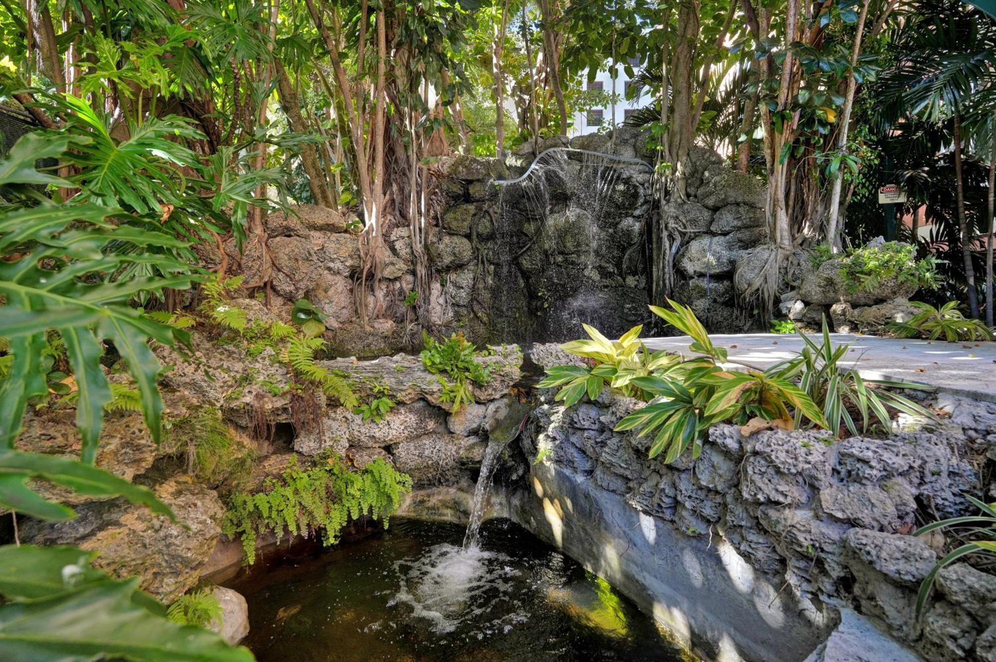 Serene Cozy Retreat With Balcony Free Parking Aparthotel Miami