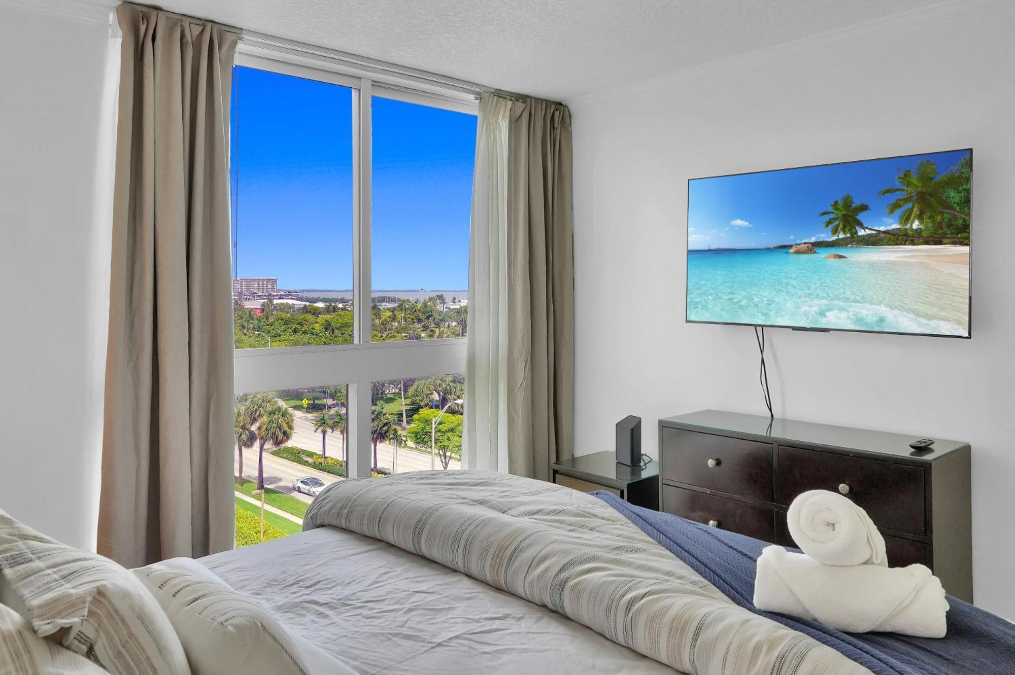 Apartahotel Serene Cozy Retreat With Balcony Free Parking Miami