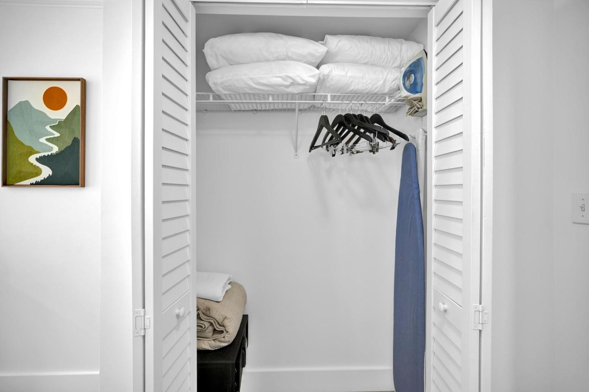 Serene Cozy Retreat With Balcony Free Parking Apartahotel