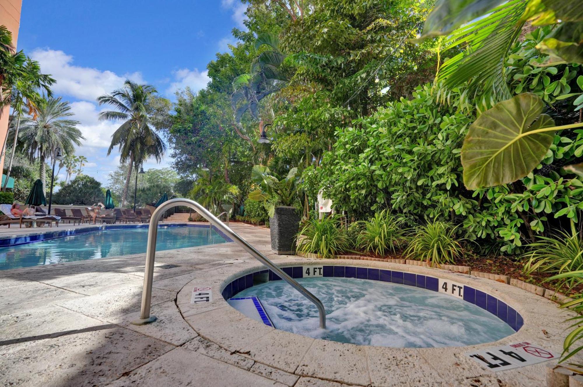 Serene Cozy Retreat With Balcony Free Parking Apartahotel *