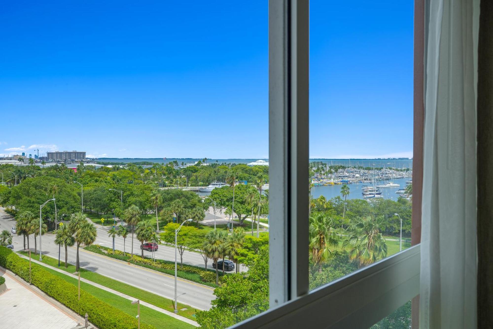 Apartahotel Serene Cozy Retreat With Balcony Free Parking