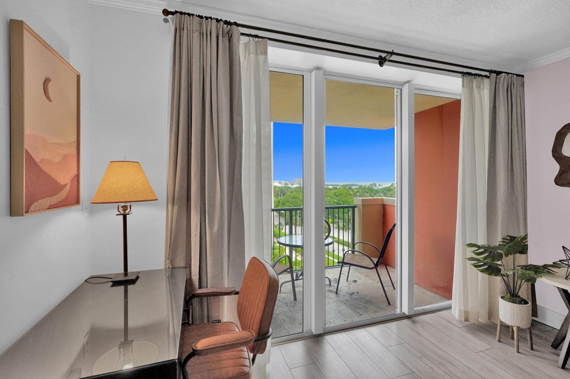 Apartahotel Serene Cozy Retreat With Balcony Free Parking