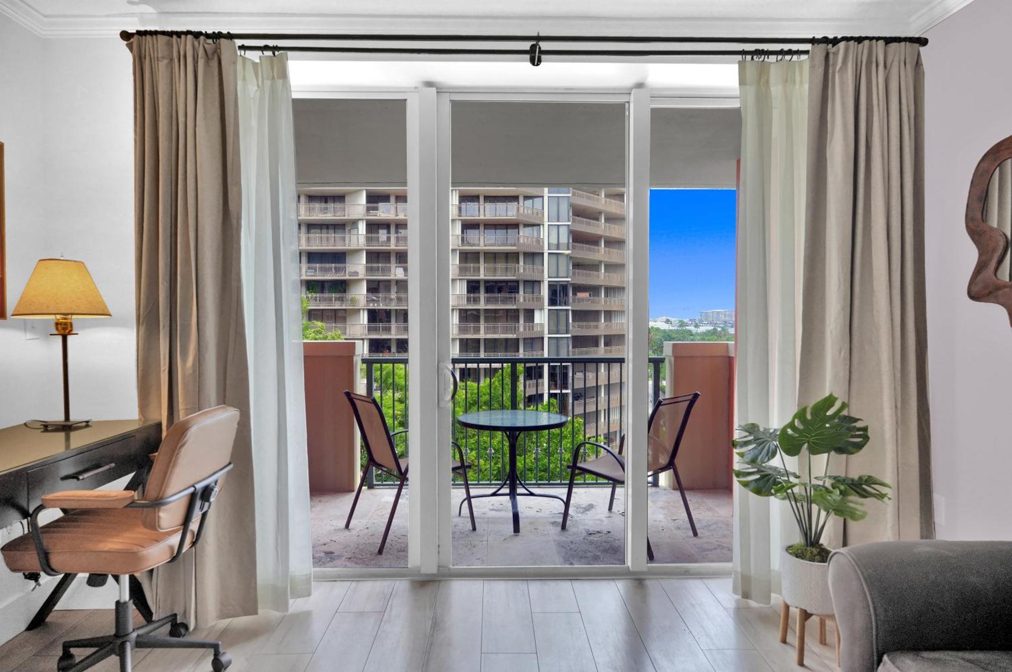 Serene Cozy Retreat With Balcony Free Parking Apartahotel *