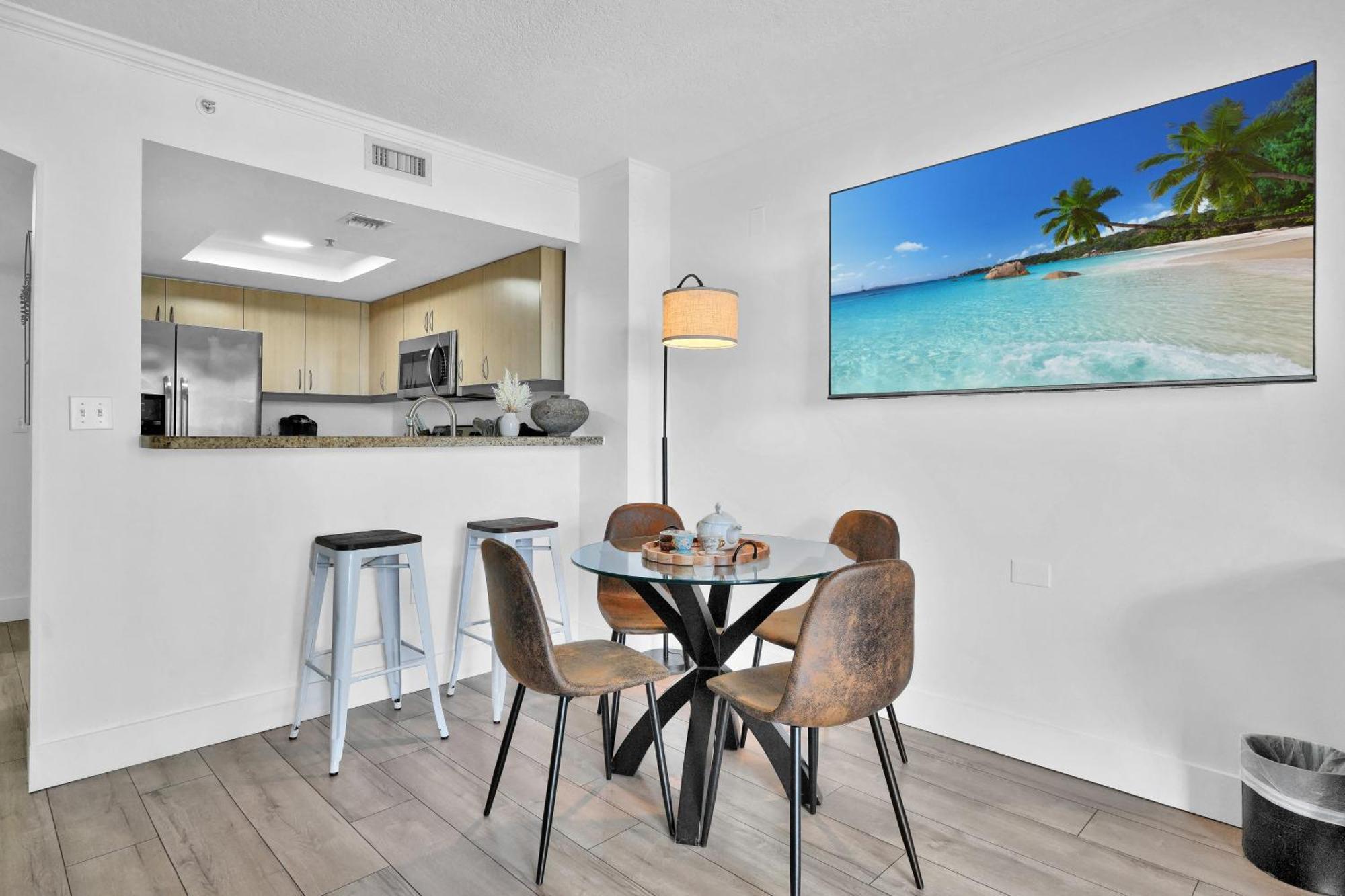 Serene Cozy Retreat With Balcony Free Parking Miami